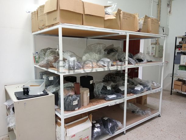 Estantes industriais · Stock