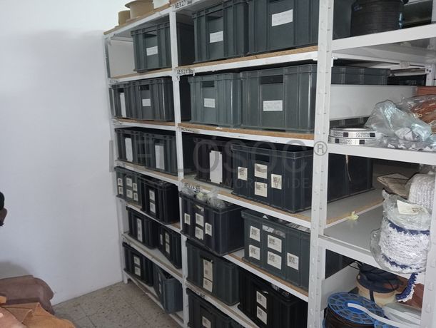 Estantes industriais · Stock