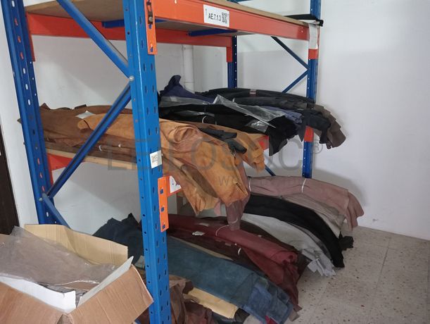 Estantes industriais · Stock