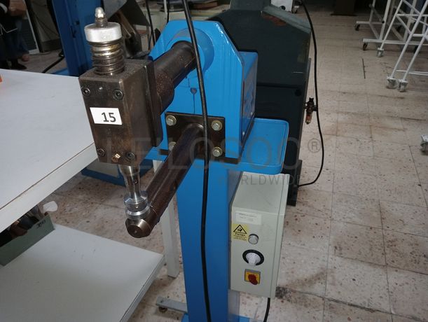 Máquina de Rebater Costuras