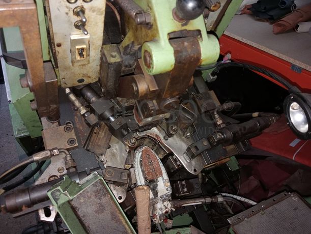 Máquina de Centrar Bicos