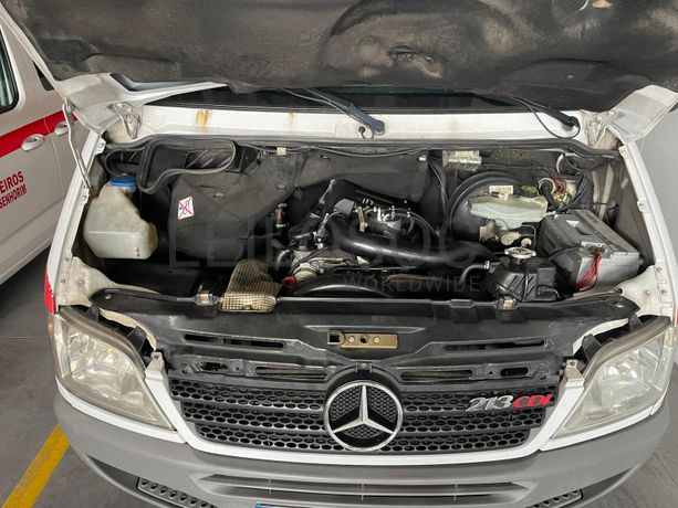 Mercedes-Benz 213 CDI · Ano 2004