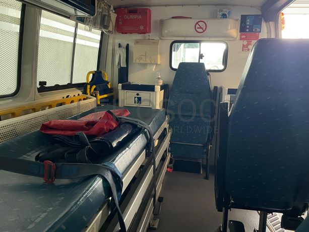 Mercedes-Benz 213 CDI · Ano 2004