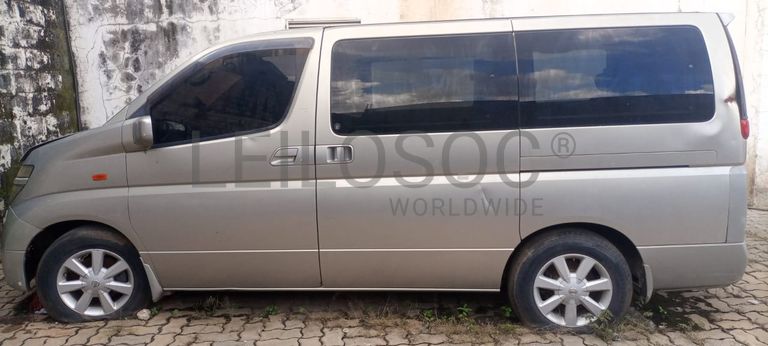Viatura Nissan Serena