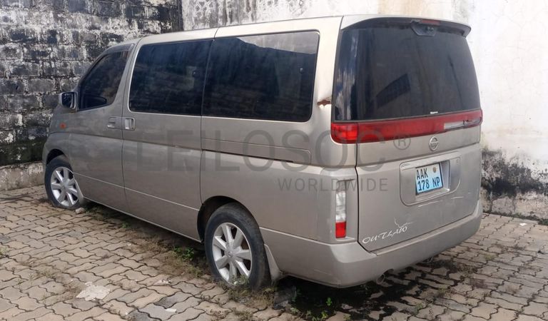 Viatura Nissan Serena