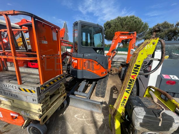 Mini Giratória Zaxis · Ano 2010