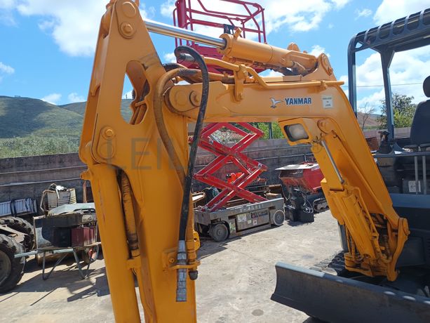 Mini Giratória Yanmar · Ano 2013