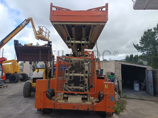 Plataforma Elevatória JLG · Ano 2001