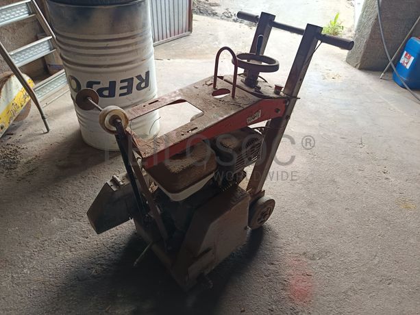 Máquina de cortar estrada