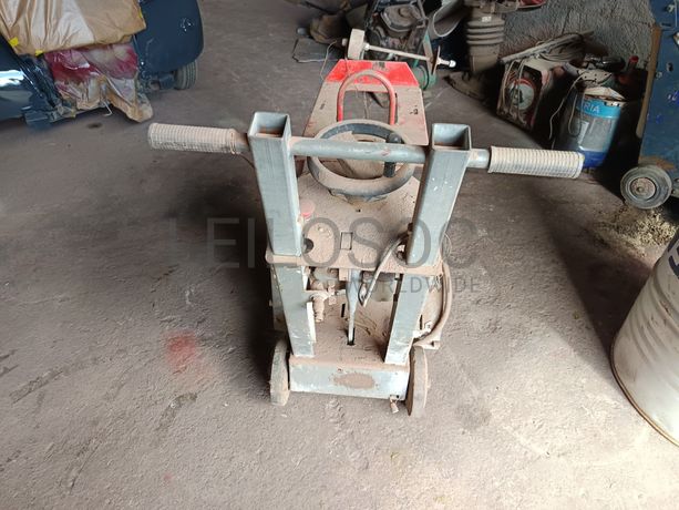 Máquina de cortar estrada