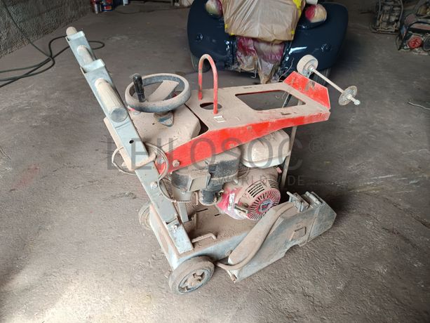 Máquina de cortar estrada