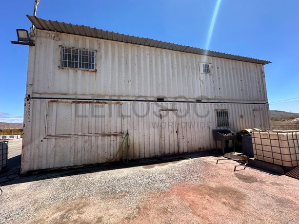 Estrutura modular com seis contentores