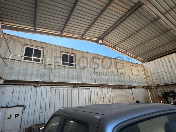 Estrutura modular com seis contentores