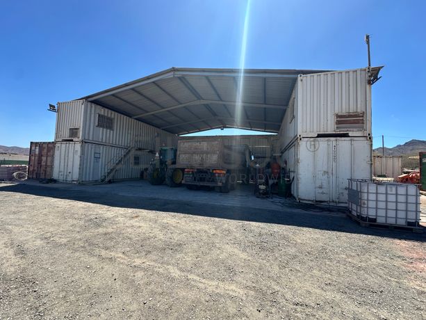 Estrutura modular com seis contentores