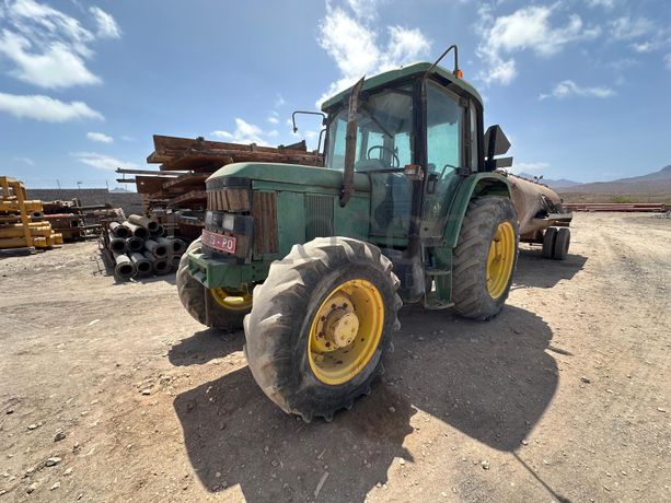 Trator agrícola Jonh Deere