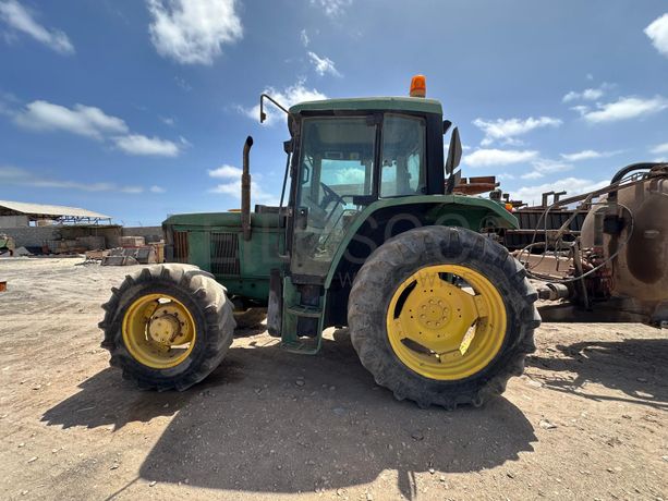 Trator agrícola Jonh Deere