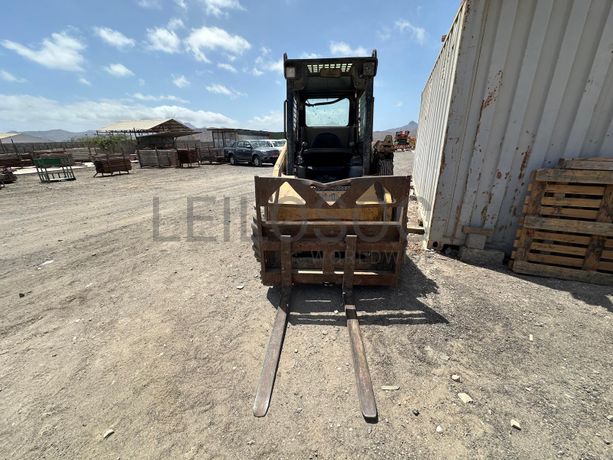 Mini Pá Carregadora CATERPILLAR 226B