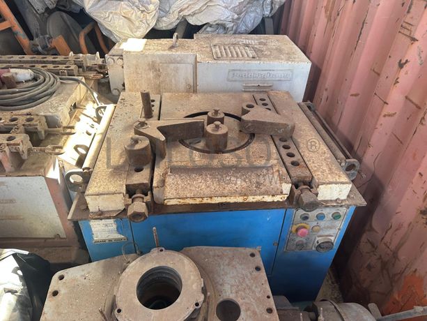 Máquinas de cortar ferro.