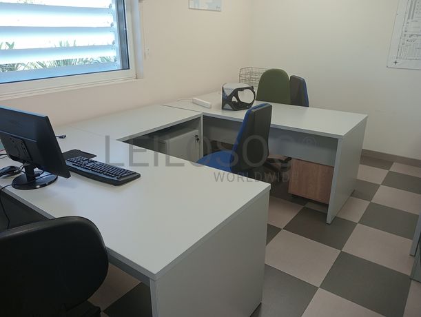 Equipamentos e Mobiliário de Escritório