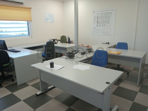 Equipamentos e Mobiliário de Escritório