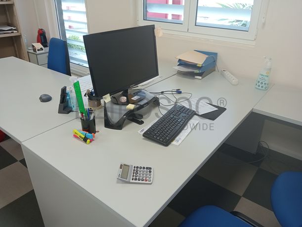 Equipamentos e Mobiliário de Escritório 