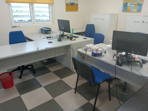 Equipamentos e Mobiliário de Escritório 