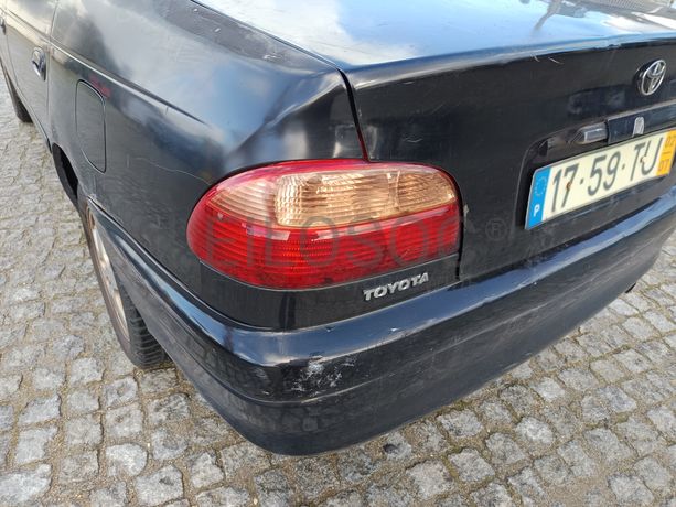 Toyota Avensis 2.0D · Ano 2002
