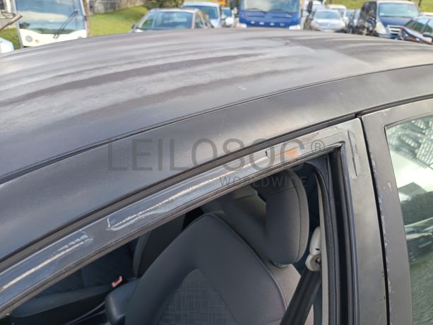 Toyota Avensis 2.0D · Ano 2002