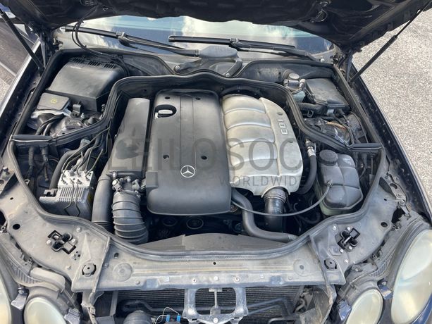 Mercedes-Benz E 220 CDi · Ano 2003