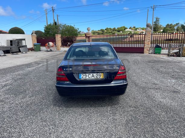 Mercedes-Benz E 220 CDi · Ano 2003