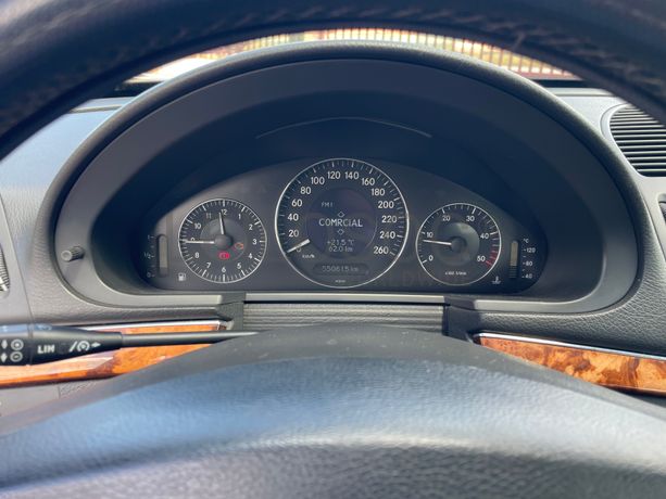 Mercedes-Benz E 220 CDi · Ano 2003
