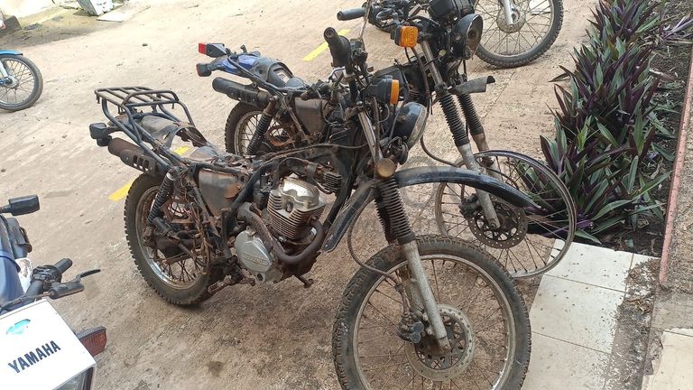 Dois Motociclos e um Frigorífico