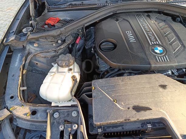 BMW 318d · Ano 2012  