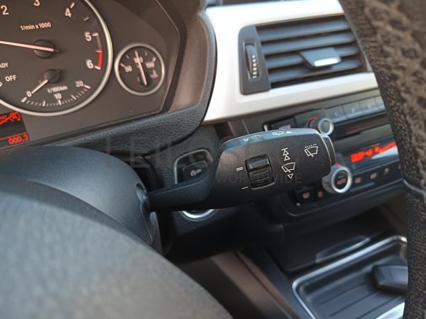 BMW 318d · Ano 2012  