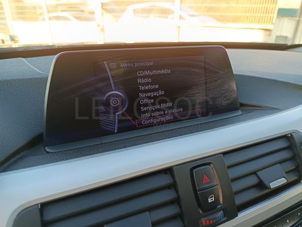 BMW 318d · Ano 2012  