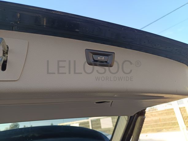 BMW 318d · Ano 2012  