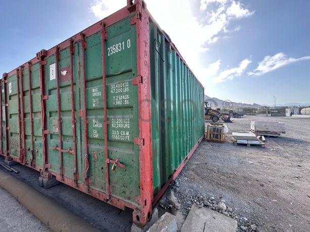 Dois contentores marítimos