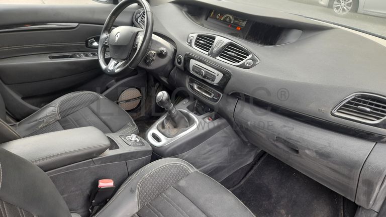 Renault Grand Scenic 1.5 DCI · Ano 2016