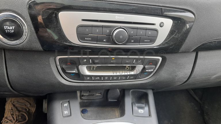 Renault Grand Scenic 1.5 DCI · Ano 2016