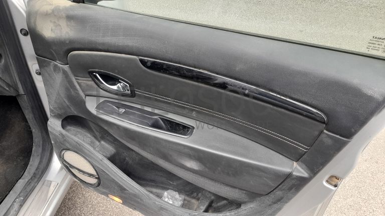 Renault Grand Scenic 1.5 DCI · Ano 2016