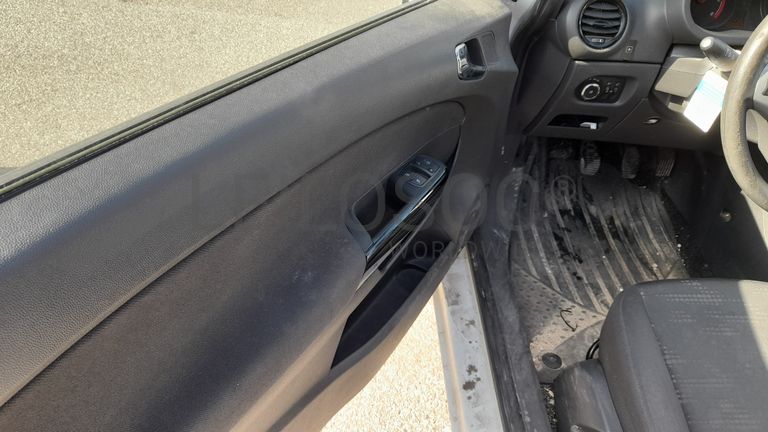 Opel Corsa Van 1.3 CDTi · Ano 2014