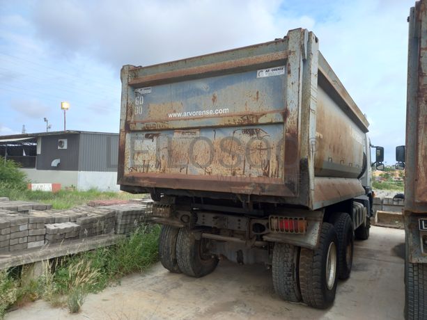 Camião Basc. Tras. (6X4) da marca VOLVO, modelo FM 4006X4