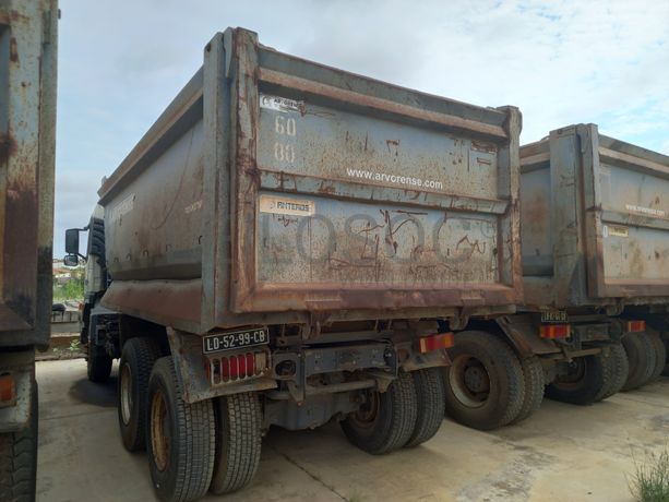 Camião Basc. Tras. (6X4) da marca VOLVO, modelo FM 4006X4