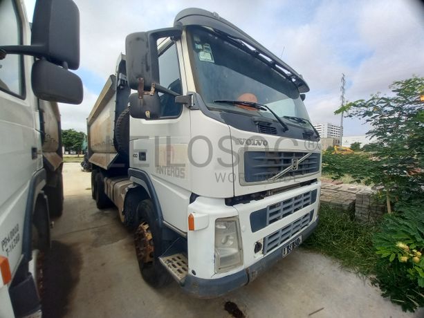Camião Basc. Tras. (6X4) da marca VOLVO, modelo FM 4006X4