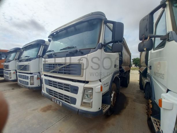 Camião Basc. Tras. (6X4) da marca VOLVO, modelo FM 4006X4