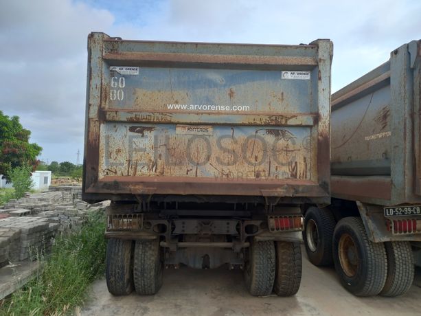 Camião Basc. Tras. (6X4) da marca VOLVO, modelo FM 4006X4