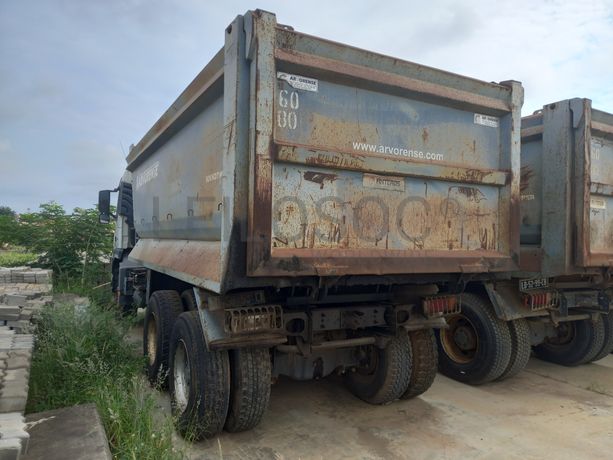 Camião Basc. Tras. (6X4) da marca VOLVO, modelo FM 4006X4