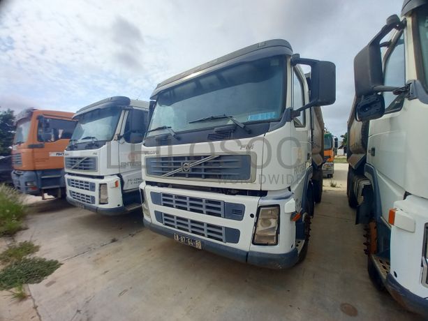 Camião Basc. Tras. (6X4) da marca VOLVO, modelo FM-400
