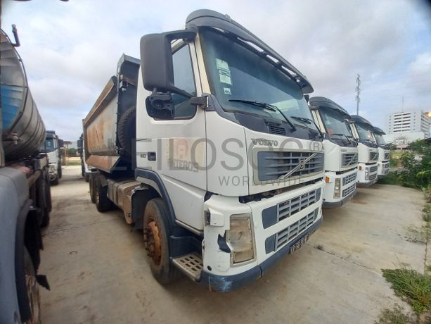 Camião Basc. Tras. (6X4) da marca VOLVO, modelo FM400-6x4-3,80