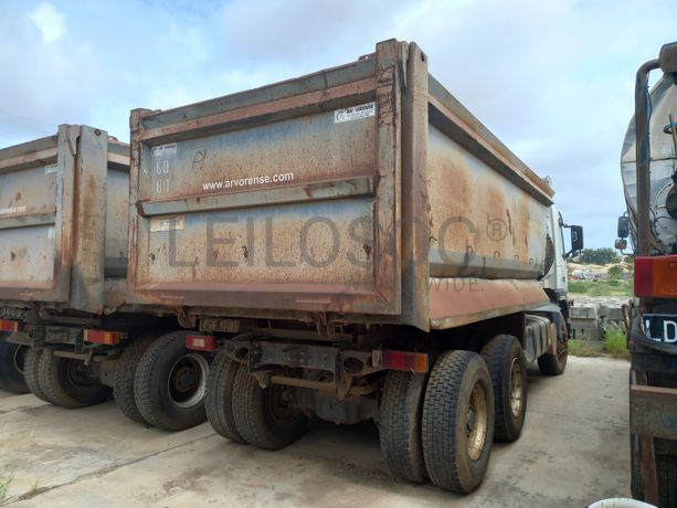 Camião Basc. Tras. (6X4) da marca VOLVO, modelo FM400-6x4-3,80